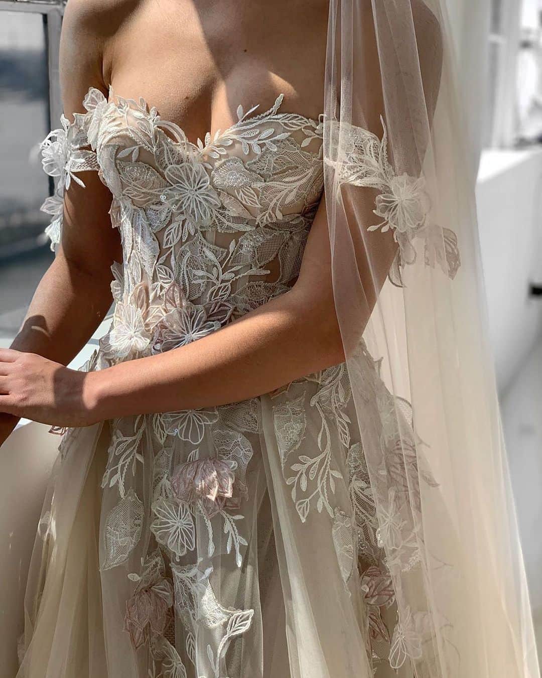 Galia Lahavさんのインスタグラム写真 - (Galia LahavInstagram)「Zooming in on our #Kaila gown | Delicate 3D floral appliqués covering this beautiful off the shoulder Ball Gown #GLCouture 📷 @trinitybridal」8月19日 0時13分 - galialahav