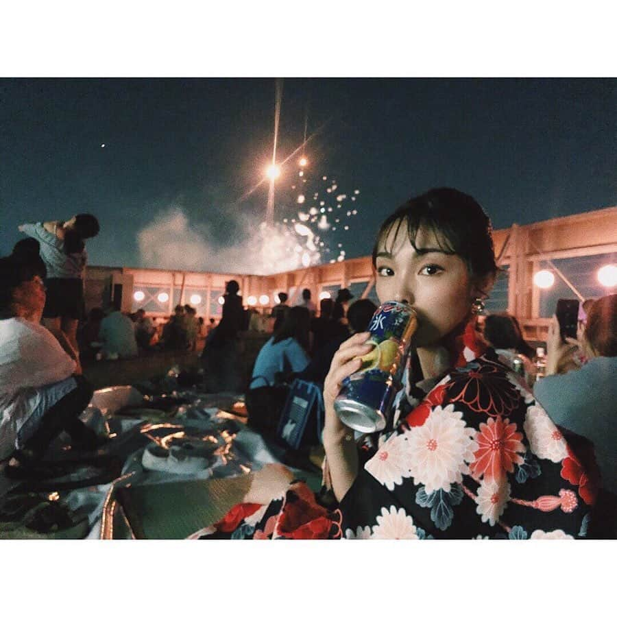 松井貴香さんのインスタグラム写真 - (松井貴香Instagram)「- - 今年高校生ぶりにプライベートで浴衣着たのに 今年だけで2回も着れるなんて🤭🌻💓 - - #0818 #夏 #浴衣 #花火大会 #夏はもう満喫しました #氷結 笑 #summer #festival  #fireworks  #yukata #japan #instagood  #like4like  #followｍe」8月19日 0時25分 - kiko414_m