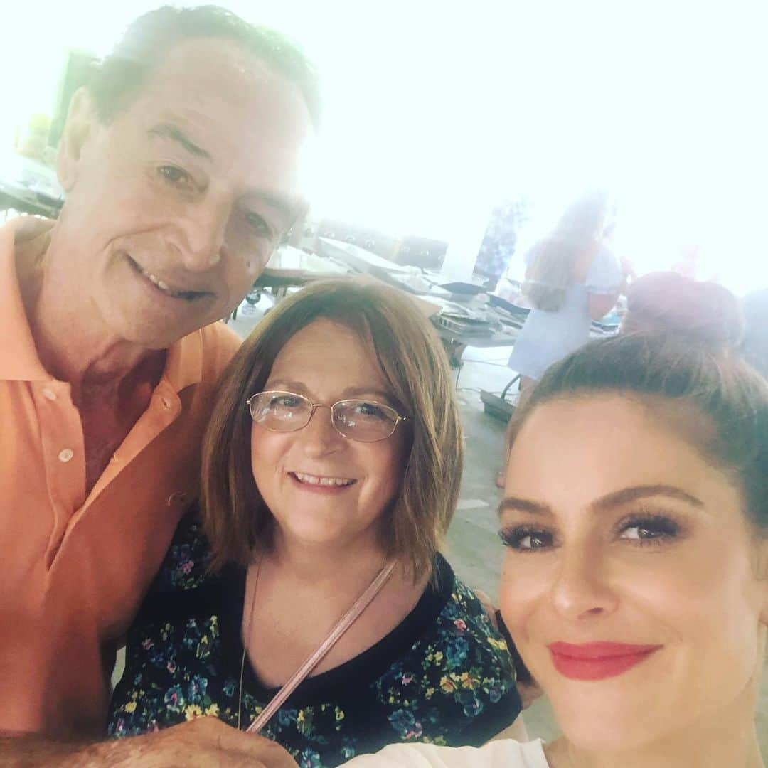 マリア・メノウノスさんのインスタグラム写真 - (マリア・メノウノスInstagram)「Love my parents so much! Had the best time celebrating my mom-three years ago this month she was diagnosed with stage four brain cancer. We were terrified. But god has blessed us with a miracle and Saint Nectarios  the healing saint. I feel we were guided every step of the way and I try to share what we have done with everyone I can whether through my podcast or directly. So grateful for every moment we get together. Yesterday was so much fun to be with all our family and friends celebrating life. Opa!」8月19日 0時18分 - mariamenounos