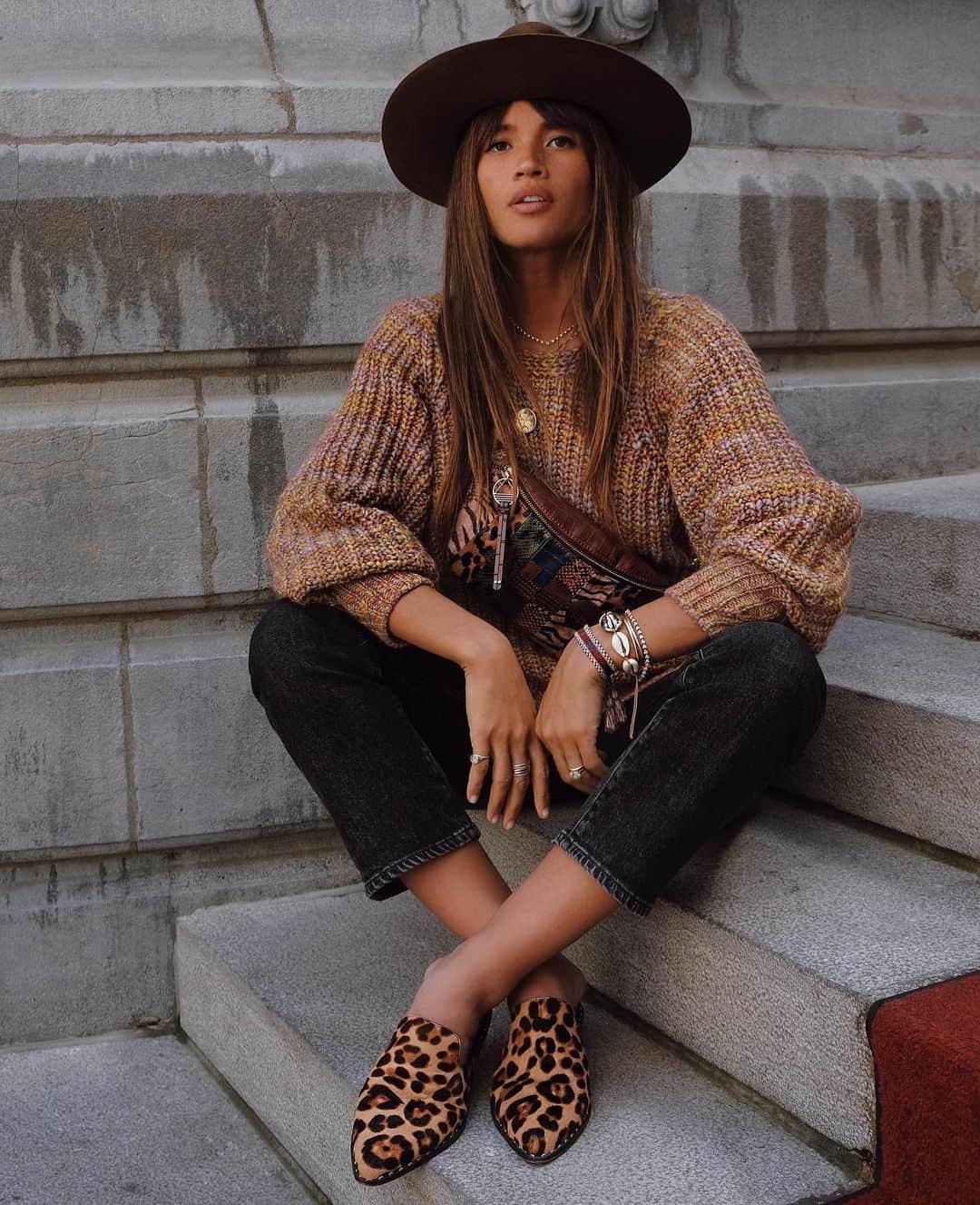 ALDO shoesさんのインスタグラム写真 - (ALDO shoesInstagram)「What’s your favorite brunch spot? Boho babe @rocky_barnes steps out in purrfect slides Tithradia. Shop her look in bio. #AldoCrew #AldoShoes」8月19日 0時27分 - aldo_shoes