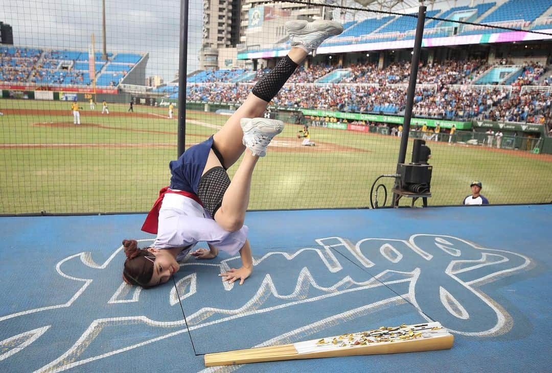 琳妲さんのインスタグラム写真 - (琳妲Instagram)「🎊 總有一天妳會感謝 生命中使你超越自己的挑戰 #辣蜜趴 #lamigirls琳妲  #桃猿最強」8月19日 0時28分 - linda831212