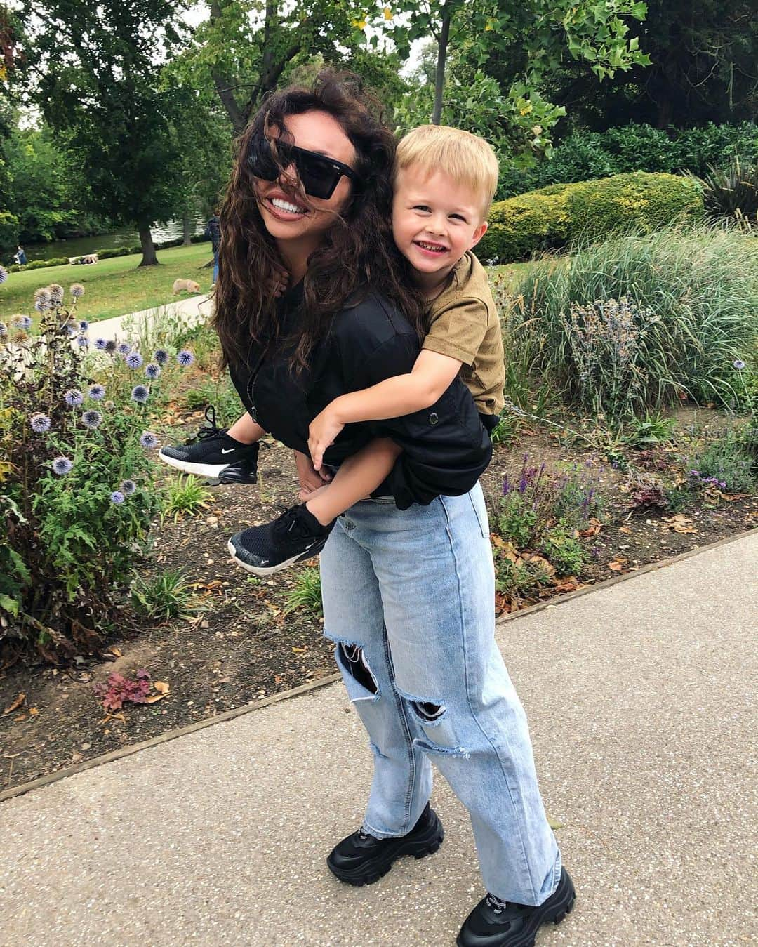 ジェシー・ネルソンさんのインスタグラム写真 - (ジェシー・ネルソンInstagram)「Little day at the park with my monkey ❤️」8月19日 0時38分 - jesynelson