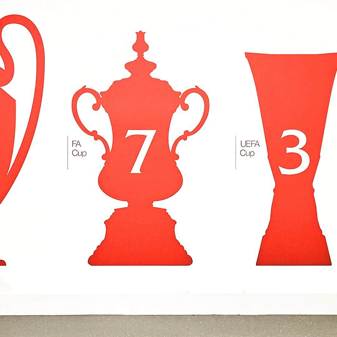 リヴァプールFCさんのインスタグラム写真 - (リヴァプールFCInstagram)「Our Champions Wall has been updated 😍 Swipe to see the latest addition 👉 #LFC #LiverpoolFC #Anfield #SuperCup #Honours」8月19日 0時48分 - liverpoolfc