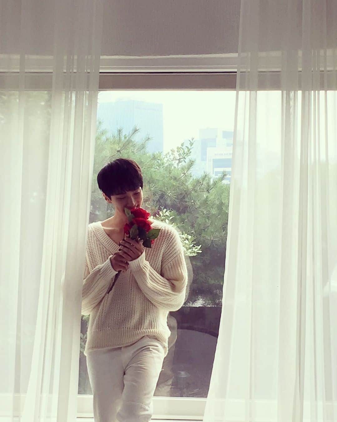 パク・ジョンミンのインスタグラム：「모두 잘자요~🌹」