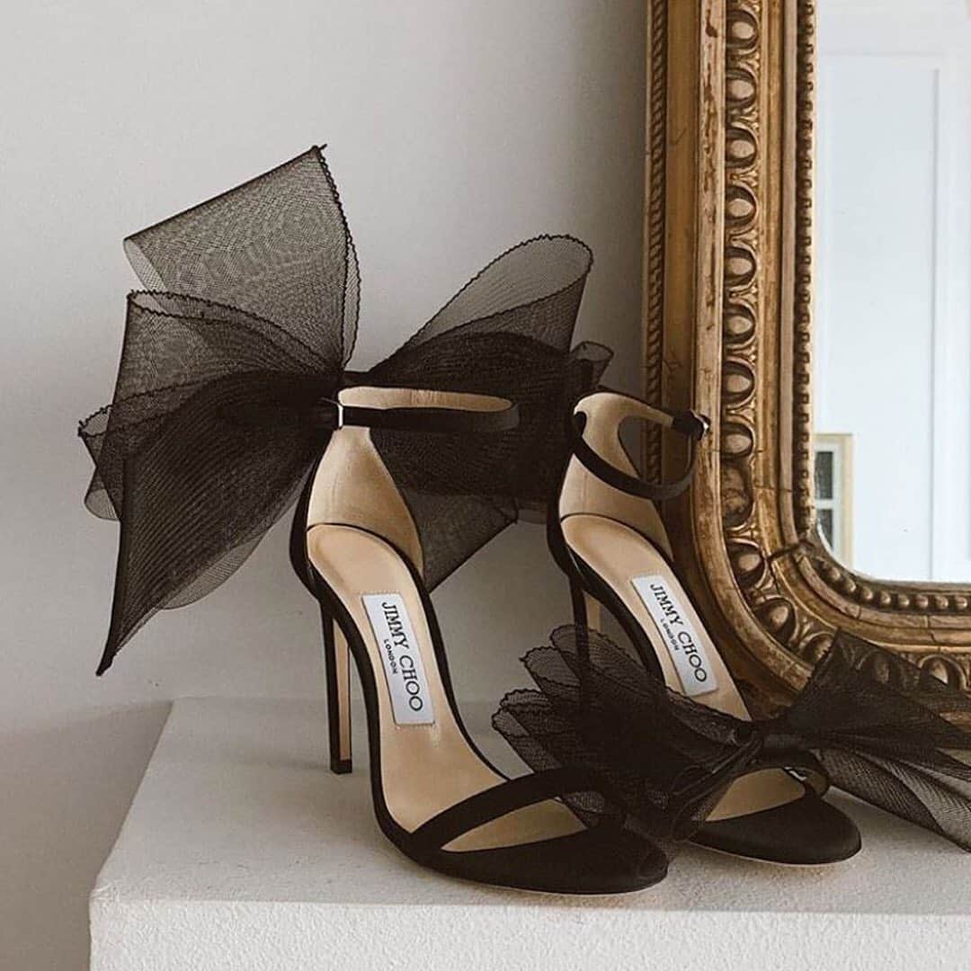 Jimmy Chooさんのインスタグラム写真 - (Jimmy ChooInstagram)「In the frame, our AVELINE sandals perfectly captured by @paulaordovas #JimmyChoo」8月19日 1時00分 - jimmychoo