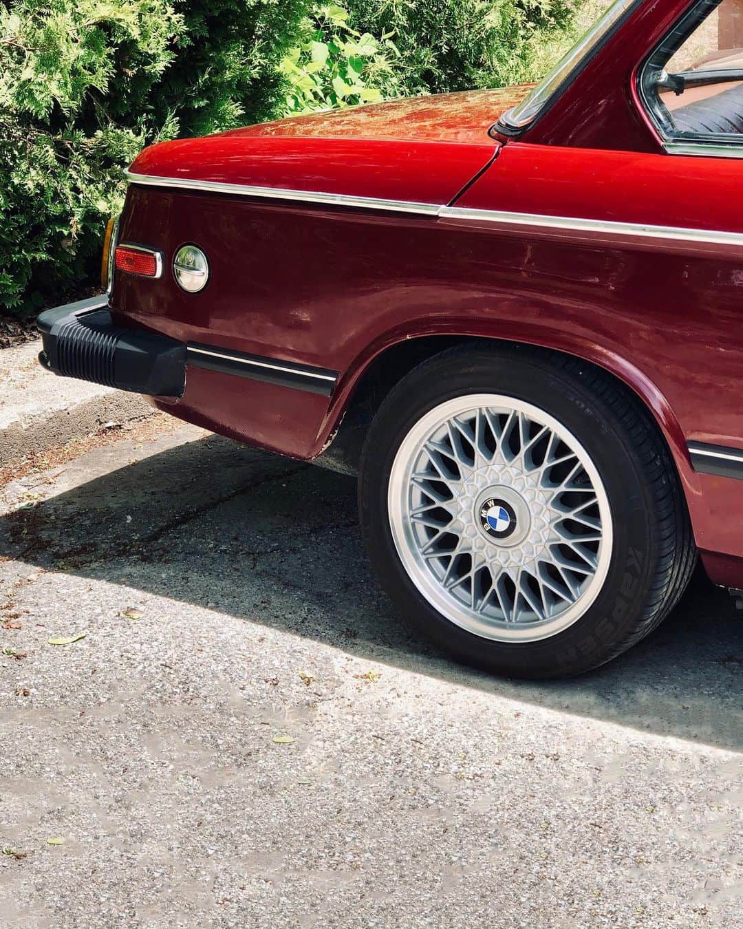 BMWさんのインスタグラム写真 - (BMWInstagram)「Memento of the golden age of the 1970s. The BMW 2002. #BMW #2002 #BMWclassic #BMWrepost @ddletendre」8月19日 1時00分 - bmw