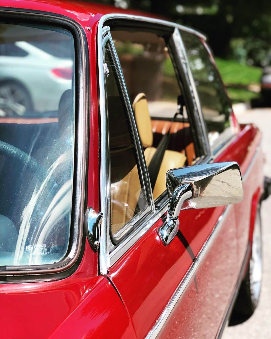 BMWさんのインスタグラム写真 - (BMWInstagram)「Memento of the golden age of the 1970s. The BMW 2002. #BMW #2002 #BMWclassic #BMWrepost @ddletendre」8月19日 1時00分 - bmw