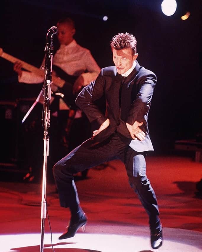キャサリンハムネットさんのインスタグラム写真 - (キャサリンハムネットInstagram)「in response to a post by @styleanderror about men in heels - David Bowie wearing our logo snaffle kitten heels for men - from the AW96 Milan show. . . #meninheels #davidbowie #katharinehamnett #katharinehamnettlondon」8月19日 1時08分 - katharinehamnett