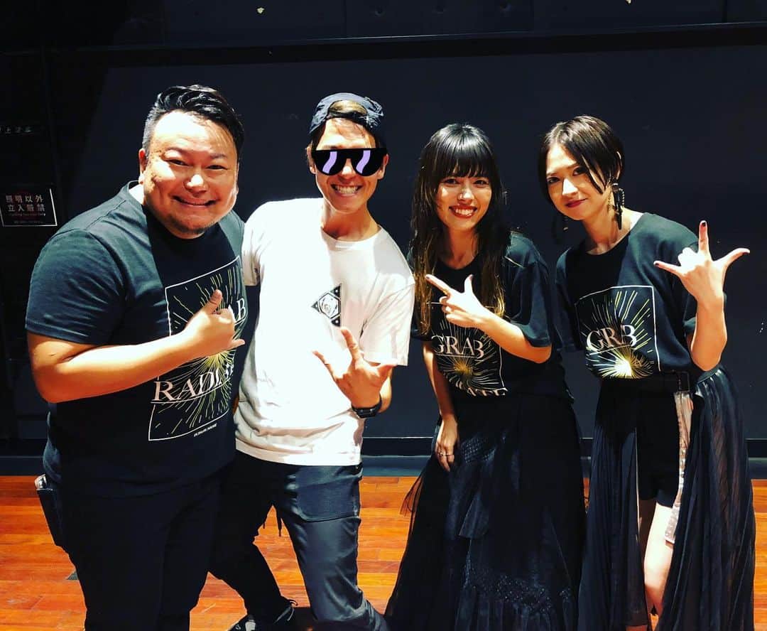 SHINPEIのインスタグラム：「友人でもあるシンガーAIJのユニット(K)NoW_NAME（ノウネイム）のワンマンライブを観てきました！﻿ ﻿ 会場は沢山のファンで終始大盛り上がり！﻿ 個性の違う3人のシンガーがそれぞれ輝いてて、とてもステキなステージでした。﻿ AIJありがとうー！﻿ ﻿ #K_N #knowname #AyakaTachibana #NIKIIE #AIJ」