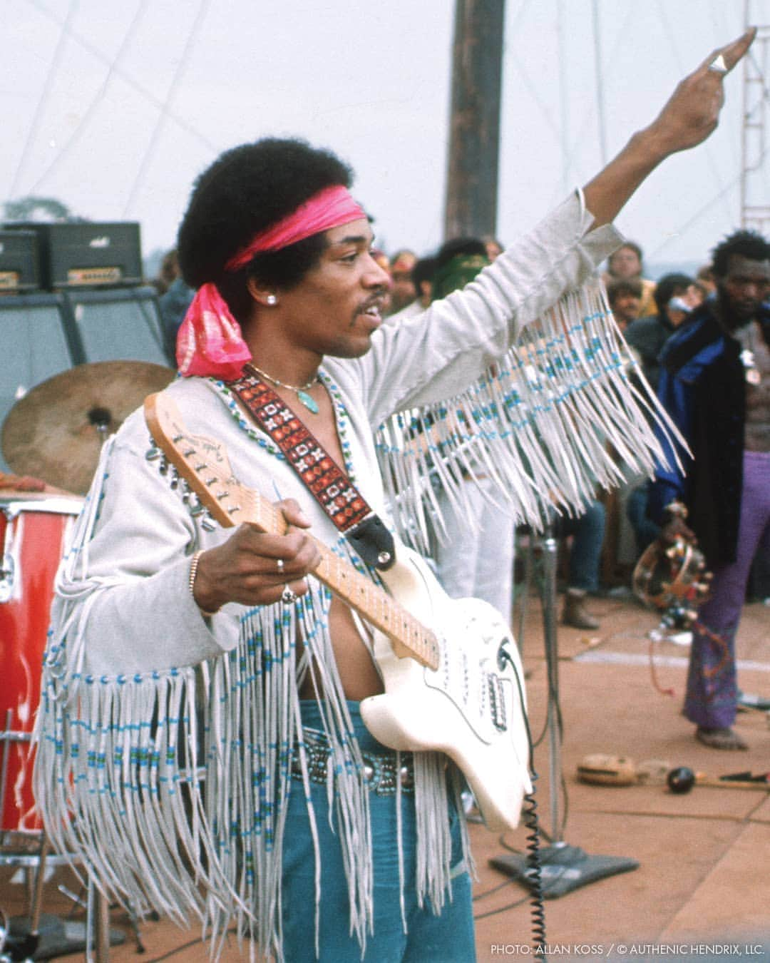 Fender Guitarさんのインスタグラム写真 - (Fender GuitarInstagram)「Of the many Stratocaster guitars that Jimi Hendrix played, Izabella is the one he’s most closely associated with, thanks to his searing performance of “The Star-Spangled Banner” at the Woodstock festival 50 years ago today. This Fender Custom Shop Limited Artist Signature release celebrates this legendary musician that impacted generations of players and the instrument that delivered an iconic sound creating an unforgettable moment in history. Click the link in bio for more.  PHOTO: ALLAN KOSS / © AUTHENIC HENDRIX, LLC」8月19日 1時07分 - fender