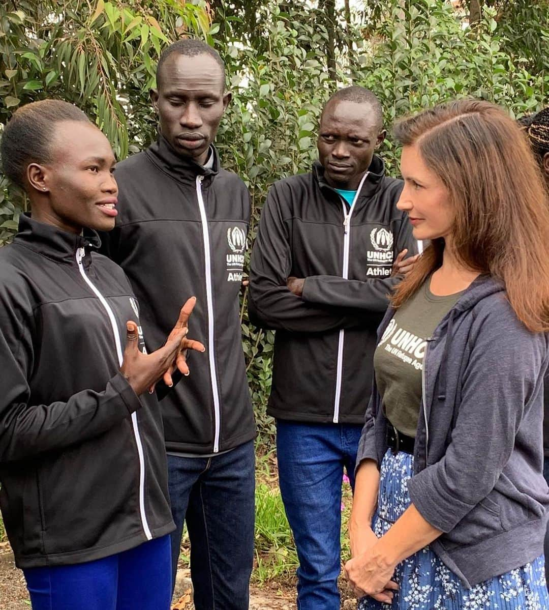 クリスティン・デイヴィスさんのインスタグラム写真 - (クリスティン・デイヴィスInstagram)「So privileged to meet the refugee athletes in Kenya hoping to get to @Tokyo2020. They’re training hard right now to become Olympians (again!) - but they’re already champions to me 💪  #WithRefugees #UNHCR #Inspiring #Running」8月19日 1時16分 - iamkristindavis