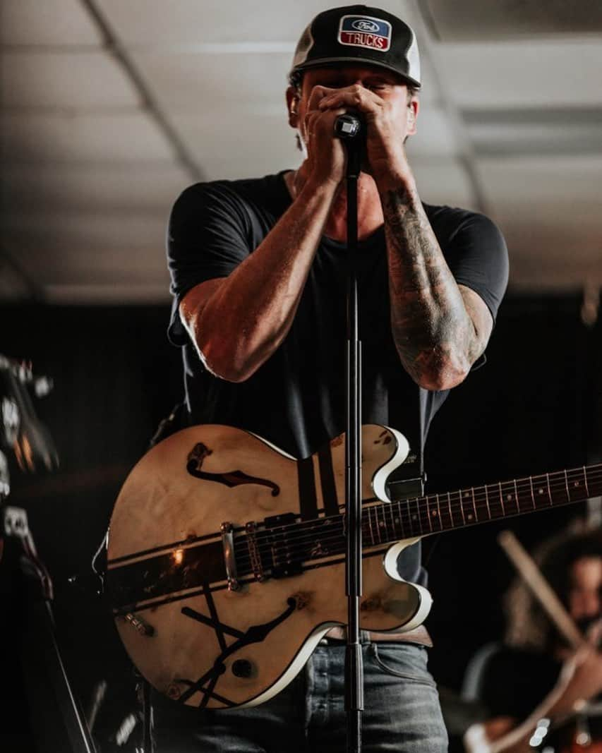 トム・デロングさんのインスタグラム写真 - (トム・デロングInstagram)「@angelsandairwaves counting down to next week... #Tour pic by @petermckinnon」8月19日 1時25分 - tomdelonge