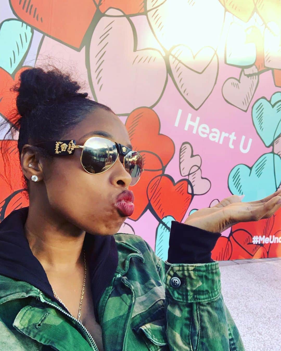 ジェニファー・ハドソンのインスタグラム：「I’m so grateful for my life and the God in it ! Here at productions it’s all about the heart ! Love yourself today , everyday !」