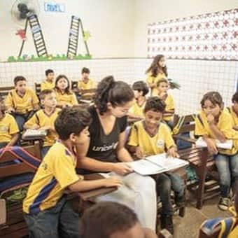 ラノミ・クロモウィジョジョさんのインスタグラム写真 - (ラノミ・クロモウィジョジョInstagram)「Four years ago I visited Fortaleza, Brasil. 💙 My first trip for Unicef. Seen beautiful and hearthbreaking stories. Today, I still truly believe together we can make the world a better place 🙏🏽」8月18日 16時28分 - ranomikromo