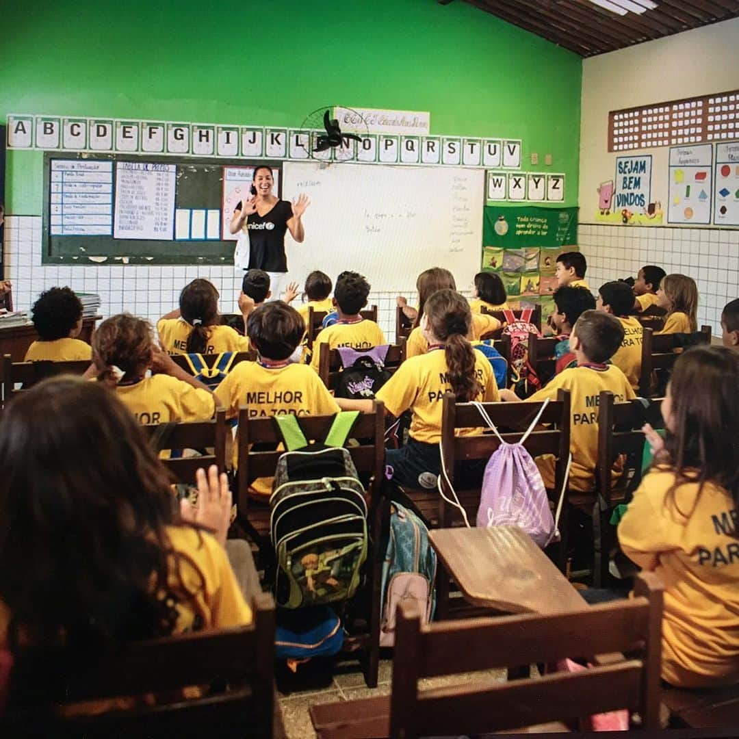 ラノミ・クロモウィジョジョさんのインスタグラム写真 - (ラノミ・クロモウィジョジョInstagram)「Four years ago I visited Fortaleza, Brasil. 💙 My first trip for Unicef. Seen beautiful and hearthbreaking stories. Today, I still truly believe together we can make the world a better place 🙏🏽」8月18日 16時28分 - ranomikromo