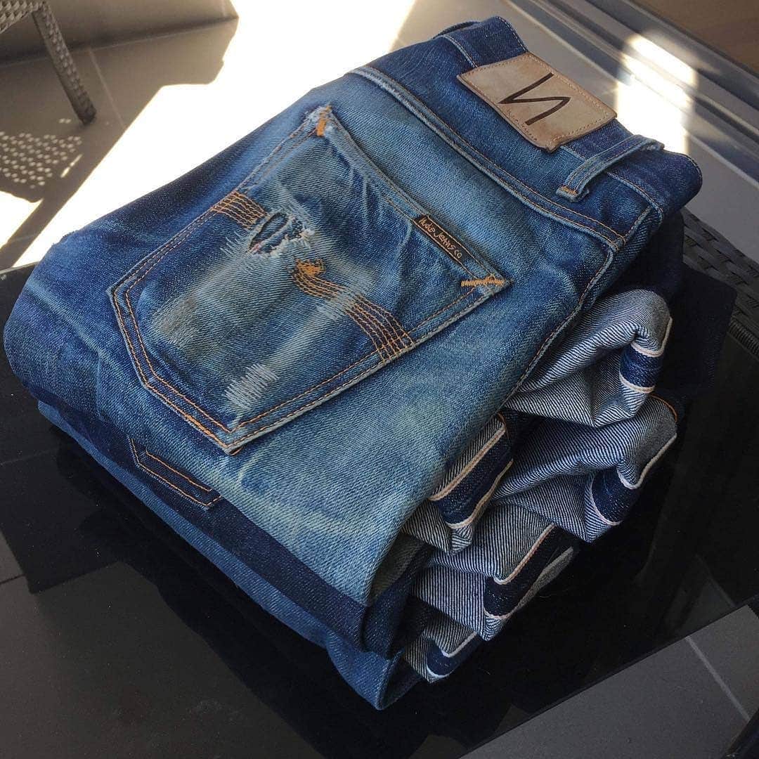 のインスタグラム：「Here's a very good looking #selvedgesunday stack. 📷 @brokendenimclub . . . #nudiejeans #organicdenim」