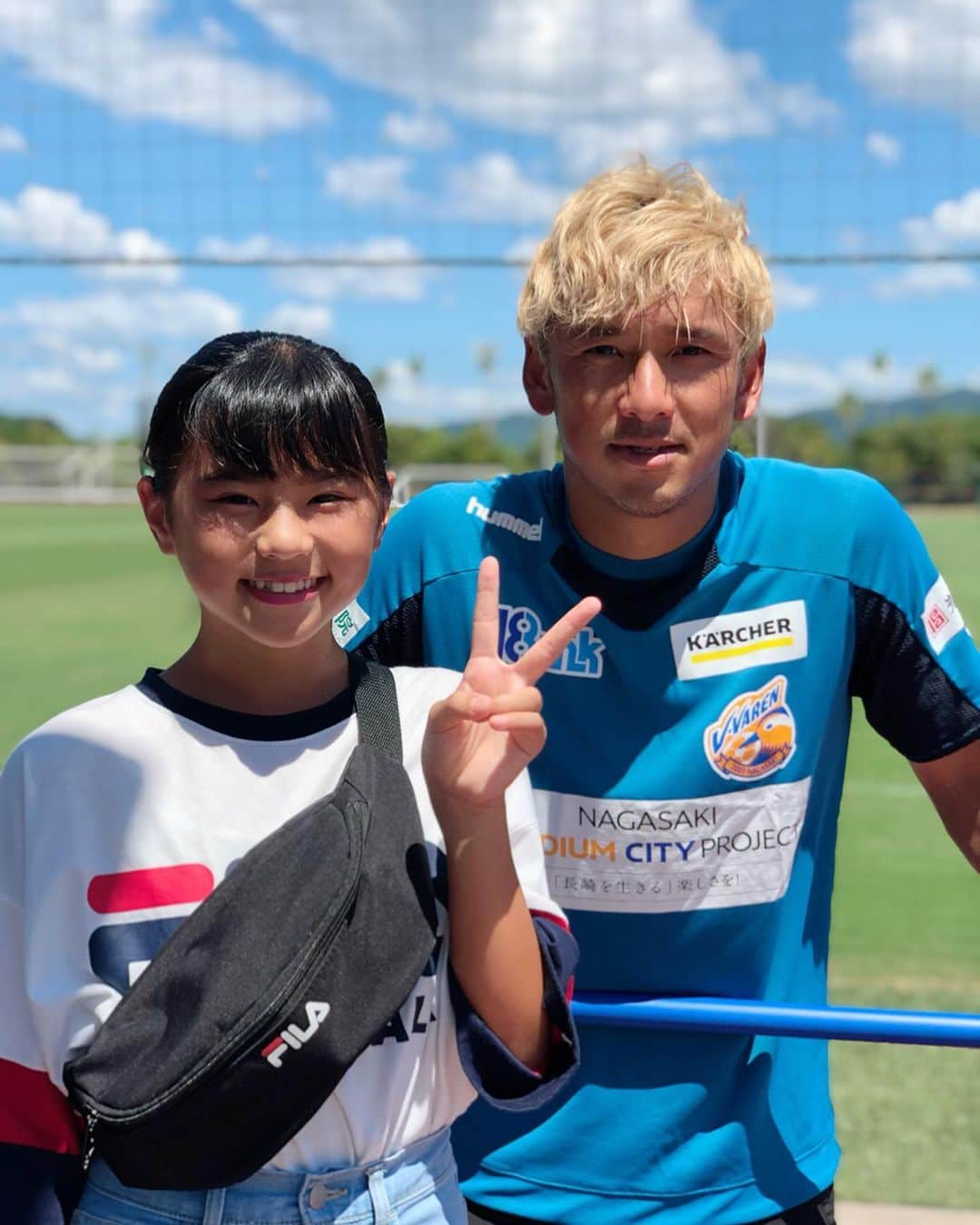 小坂温子さんのインスタグラム写真 - (小坂温子Instagram)「vファーレン⚽️で活躍中の中村北斗くん‼️ 先日、姪っ子と一緒に☺️♪ #練習見に行って来ました  #vファーレン長崎  #中村北斗 #サッカー  #背番号14 ⚽️ #幼馴染み #喜々津の星 #長崎  #nagasaki  #諫早 #isahaya  #暑い中お疲れさまです  #私は日傘の欠かせんよ」8月18日 16時54分 - kosaka_atsuko