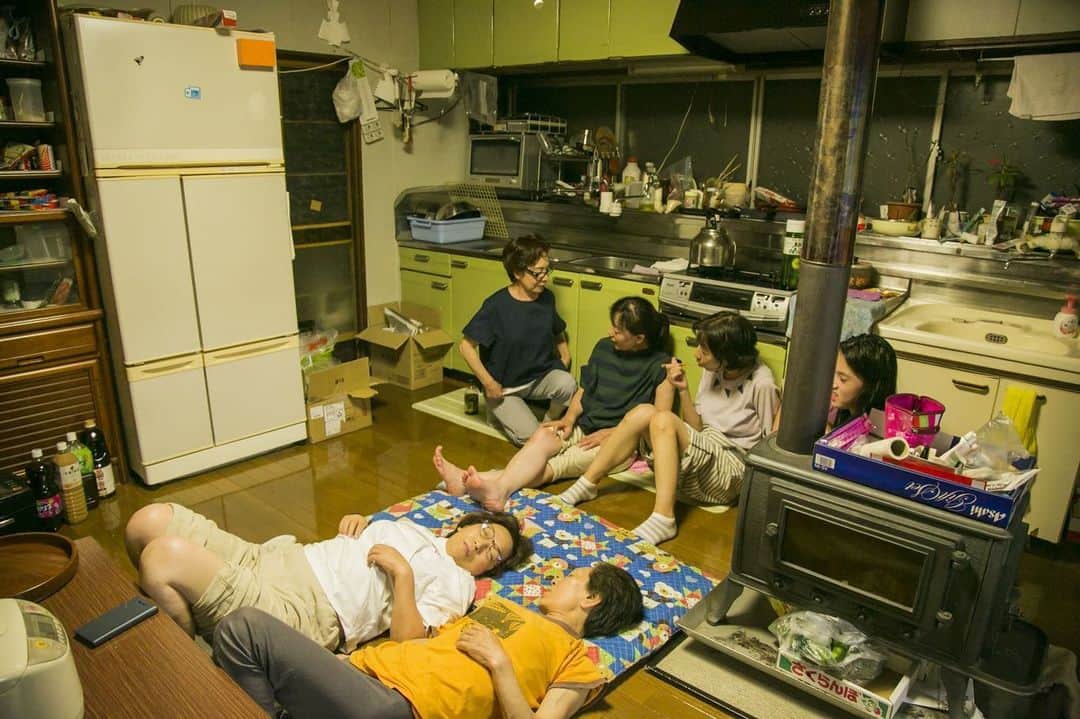 福田瞳さんのインスタグラム写真 - (福田瞳Instagram)「2019.夏 岩手 . . 数々のドラマがあったであろう。 広い台所。 仲の良い6人姉妹。 1人、今回は集まれず。また来年ということで。」8月18日 17時20分 - fukudahitomi610