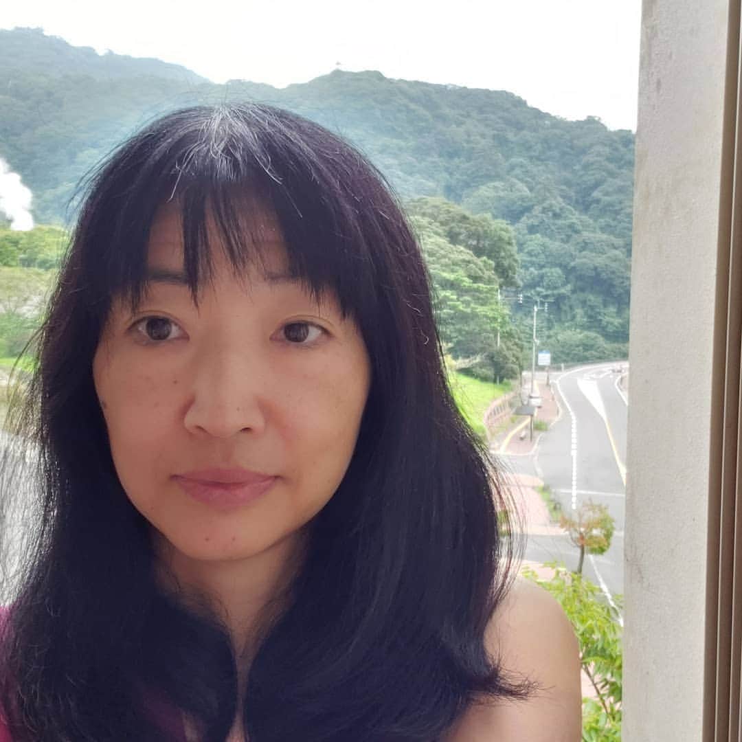 三宅雪子のインスタグラム：「煙は写ったけれど、視線が。」