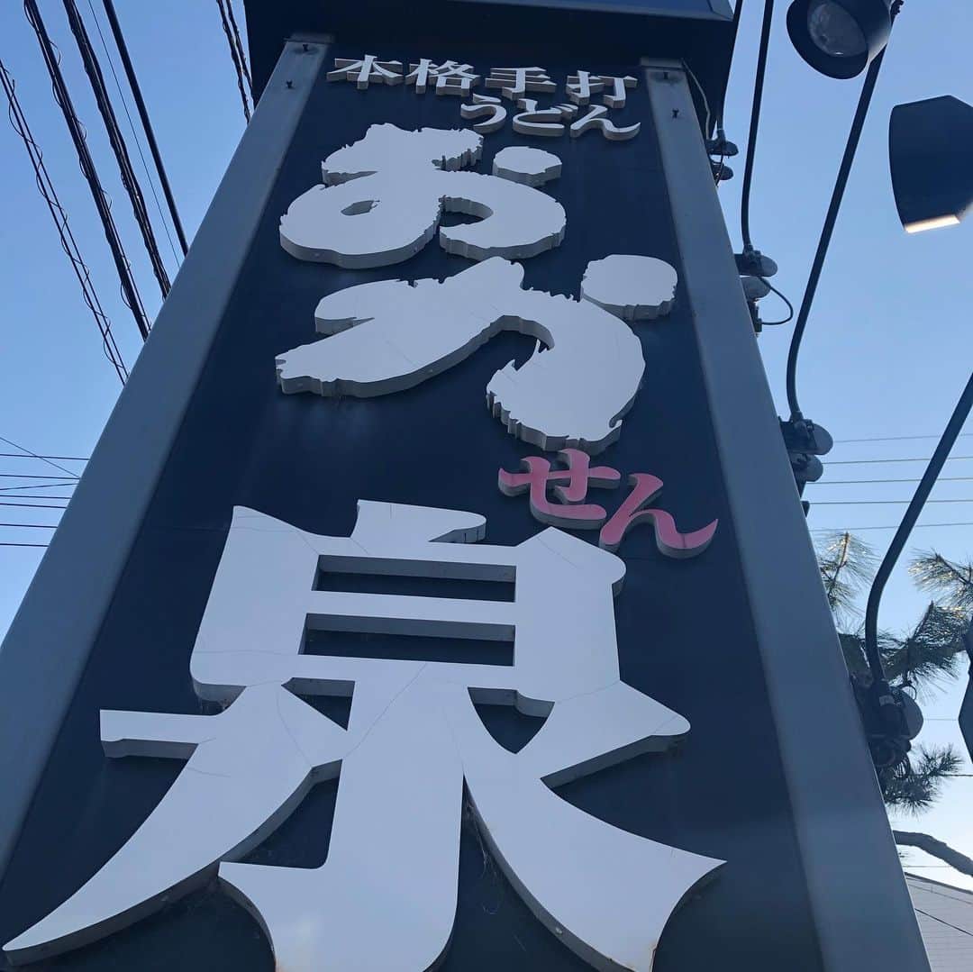 SHINOBUさんのインスタグラム写真 - (SHINOBUInstagram)「香川県へお仕事行かせていただきました！ ステージまで時間があったので、 おか泉 へ連れてって頂きました これがほんとに今まで食べた中で まぢで断トツウマウマ🤤 また食べたくてたまらない🤤 絶品うどん #香川県 #うどん #おか泉」8月18日 17時29分 - shino_boo81