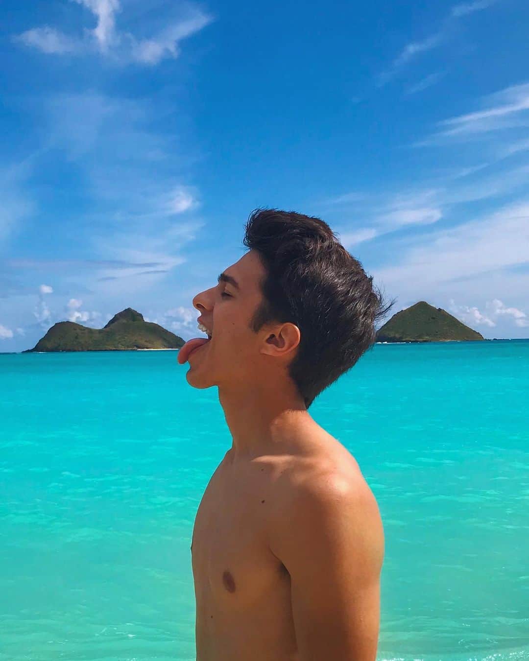 Brent Riveraのインスタグラム：「This island tastes good 😛😂 where is your dream vacation?❤️」
