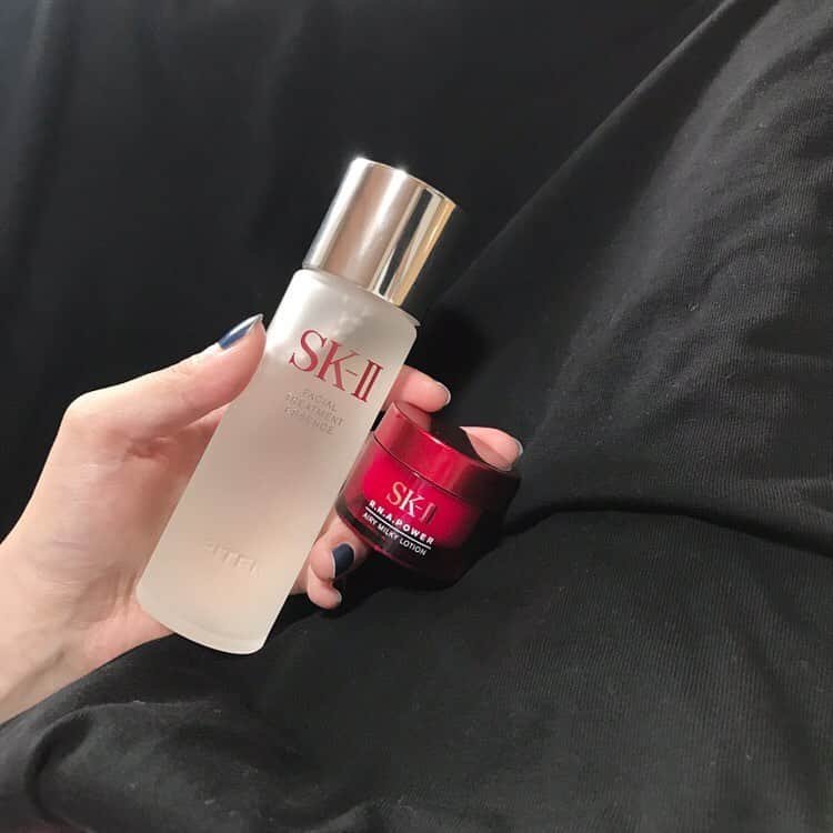 のインスタグラム：「ㅤ 今年の誕生日に頂いたので SKⅡデビュー ㅤ ピテラさん、私の肌を綺麗にしておくれ〜 ＿＿＿＿＿＿ #skii #skincare #スキンケア #私も大人の仲間入り」