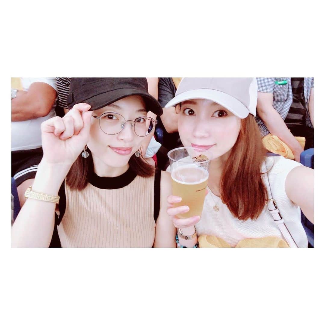 のインスタグラム：「姉と共に野球観戦。  #夢咲ねね #姉妹 #愛加あゆ  昨日、入浴後に突然両目が尋常ではない位にパンパンに腫れまして、今日眼科に行ったところ、ものもらいではなくアレルギーと診断され、薬のお陰で今は落ち着きましたが、昨日の腫れ具合は逆に笑っちゃう位凄かったです（ꉺ▿ꉺ）姉にテレビ電話した所、案の定2人で爆笑しました（笑） 公演中や撮影中じゃなくて本当に良かったです。 しばらくお休みの日はすっぴん眼鏡で目薬さして過ごします。 #アレルギー #アレルギー体質」