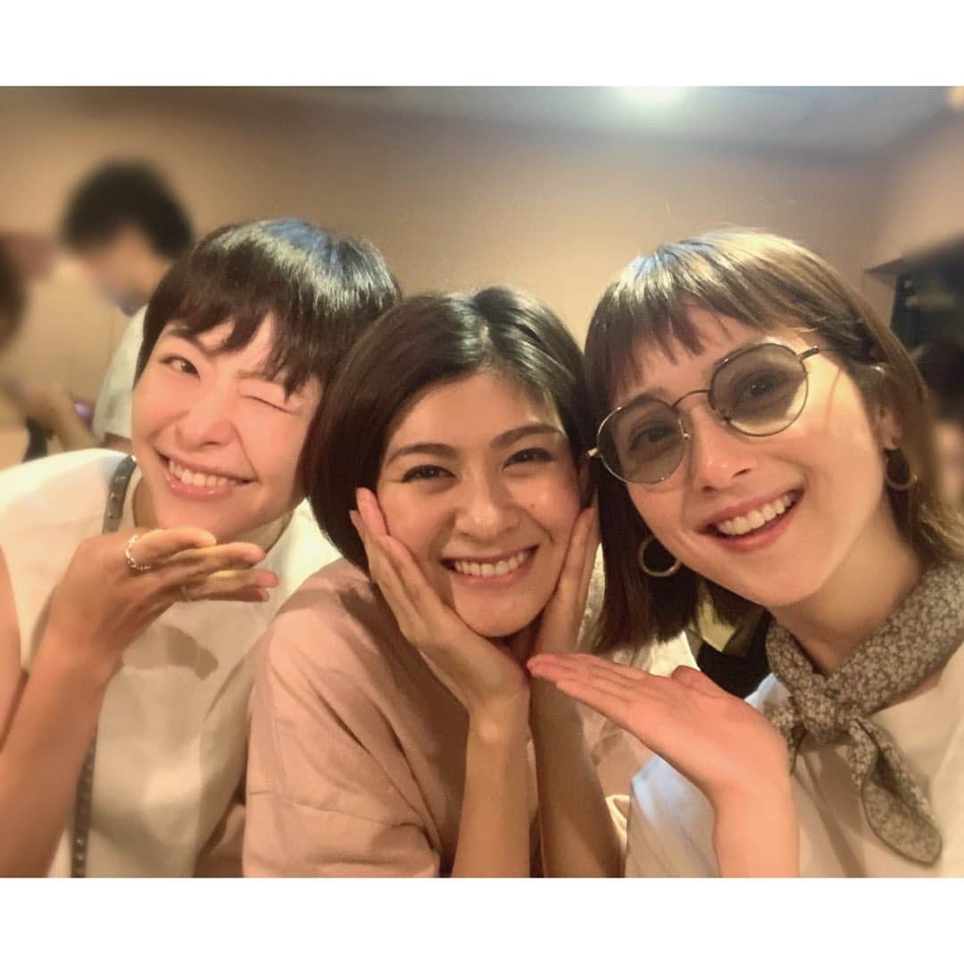 佐々木希さんのインスタグラム写真 - (佐々木希Instagram)「泣いた。 あー泣いた。 一緒に観に行ったきりこも隣で号泣。 そして劇場内、鼻をすする音がたくさん聞こえました😭  ヒロインのみかこのキャラクターが愛おしいよ… そしてキャスト皆さんのキャラクター、どの方も素敵だったなぁ。 今日千秋楽だそうです！ みかこお疲れ様❤︎ #石井美絵子 さん #舞台#夕」8月18日 17時45分 - nozomisasaki_official