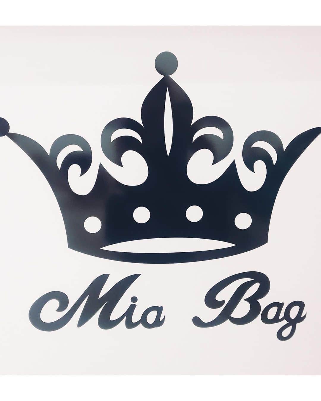 祥子さんのインスタグラム写真 - (祥子Instagram)「👜 それはステキなバッグに出逢いました💓 イタリアのファッショニスタがこぞって愛用している話題のブランド🇮🇹 「Mia Bag(ミアバッグ)」 店内にある一つ一つのバッグがどれも可愛くて😍本当目移りしちゃう💕 私もお気に入りのバッグを見つけちゃった♡ たくさん愛用するぞー❣️ #fashion #bag #miabag #cute #お気に入り #愛用 #カスタマイズ #thankyou」8月18日 17時49分 - sho_ko.0413