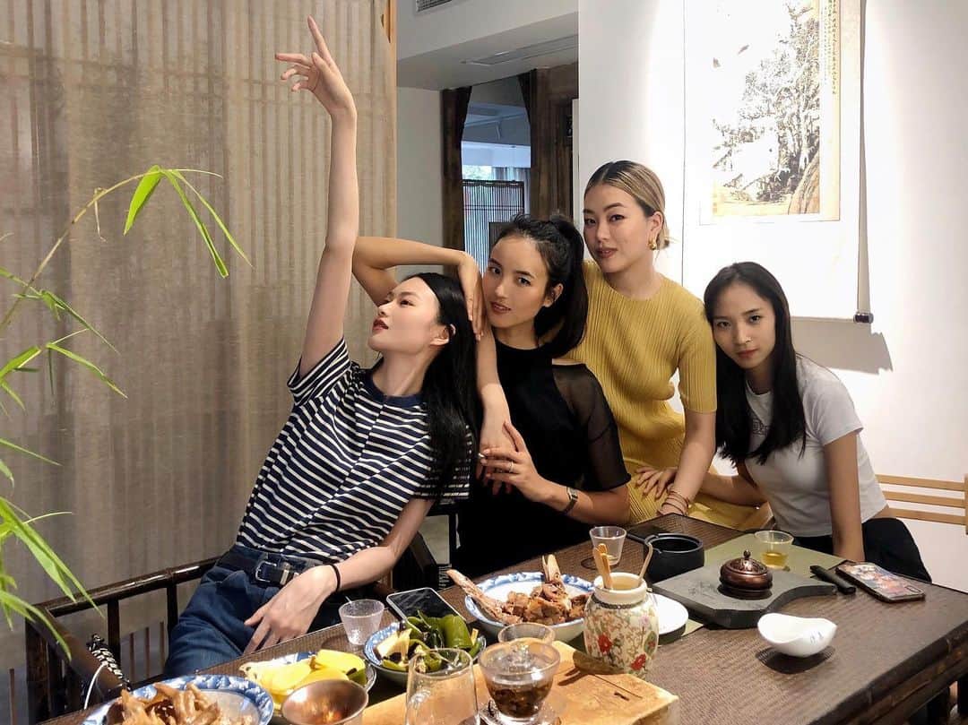のインスタグラム：「Gil’s day in Chengdu 😝#chengdu」