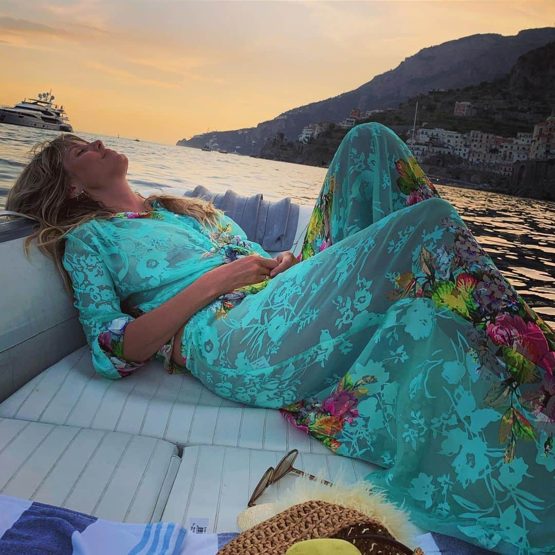 ハイディ・クルムさんのインスタグラム写真 - (ハイディ・クルムInstagram)「Chill 🥰❤️」8月18日 17時59分 - heidiklum