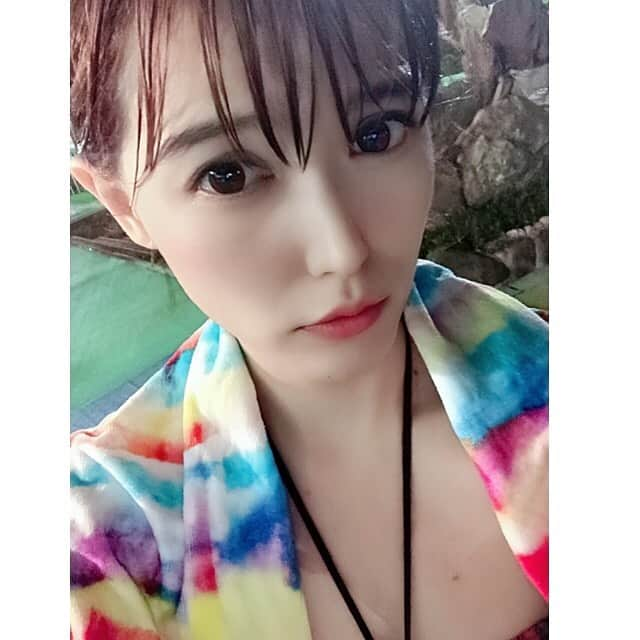 三島ゆかりさんのインスタグラム写真 - (三島ゆかりInstagram)「今年は海やプールにもう行く予定がないので、こないだのナイトプールが最後だったかな？👙 海はモルディブだけで、プールは仕事で行った1人ナイトプール🌊パシャパシャ←EXITww😂 撮影の時に写真撮ってくださいって言ってくれた男の子たちと、最後に集合写真撮影しました📷 逆ハーレム状態ってやつ💖ww #リゾ鳴尾浜 #ナイトプール #今年ラスト #海 #プール #水着 #メロンソーダ #スライダー #びしょ濡れ #逆ハーレム #ありがとうございます #三島ゆかり #ゆかりんご #ラジオdj #ウメダfmbehappy789 #youtuber #ゆかりんごチャンネル #ゆかりんごgames #followｍe」8月18日 18時04分 - apple340