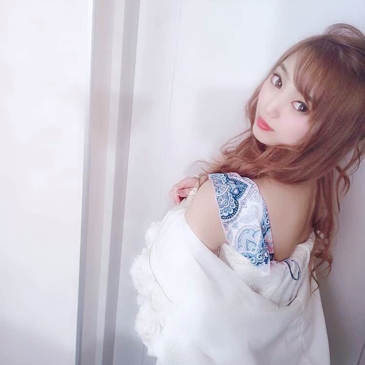嶋谷愛（あいちゅん）のインスタグラム：「. 結局今年の夏は1回も 海に入ることなく♥️( 笑 ) 無事終了🥰 #riinacouture のパーカー便利💓 . . . . #otd #japan #selfie  #osaka #日本 #tokyo #大阪 #東京 #渋谷 #すすきの #make #fashion #instaFashion #l4l #flf #instalike #instalove #Follow4Follow #fff #swimwearph」