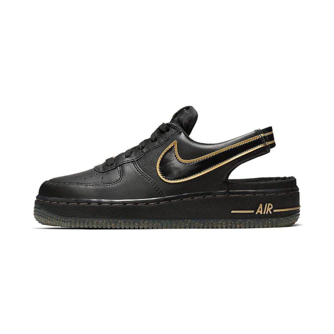 HYPEBEASTさんのインスタグラム写真 - (HYPEBEASTInstagram)「@hypebeastkicks: @nike has dropped a slingback version of the Air Force 1. Coming in a sleek black colorway with gold and metallic details, the shoe’s heel has been replaced with an elastic strap, creating a sandal hybrid that looks similar to @crocs. It’s available now on Nike’s website in Big Kids’ sizing for $90 USD. Photo: Nike」8月18日 18時19分 - hypebeast