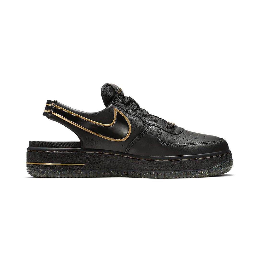 HYPEBEASTさんのインスタグラム写真 - (HYPEBEASTInstagram)「@hypebeastkicks: @nike has dropped a slingback version of the Air Force 1. Coming in a sleek black colorway with gold and metallic details, the shoe’s heel has been replaced with an elastic strap, creating a sandal hybrid that looks similar to @crocs. It’s available now on Nike’s website in Big Kids’ sizing for $90 USD. Photo: Nike」8月18日 18時19分 - hypebeast