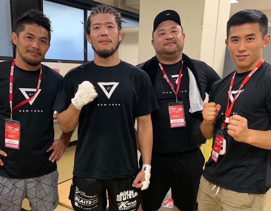 丸山ゴンザレスのインスタグラム：「‪上迫選手、RIZINデビュー戦に勝利！セコンドとしてはアイス担当だったけど、嬉しい意味で出番なし！‬ ‪#和術慧舟會HEARTS #heartskix #vhts #RIZIN18 ‬」