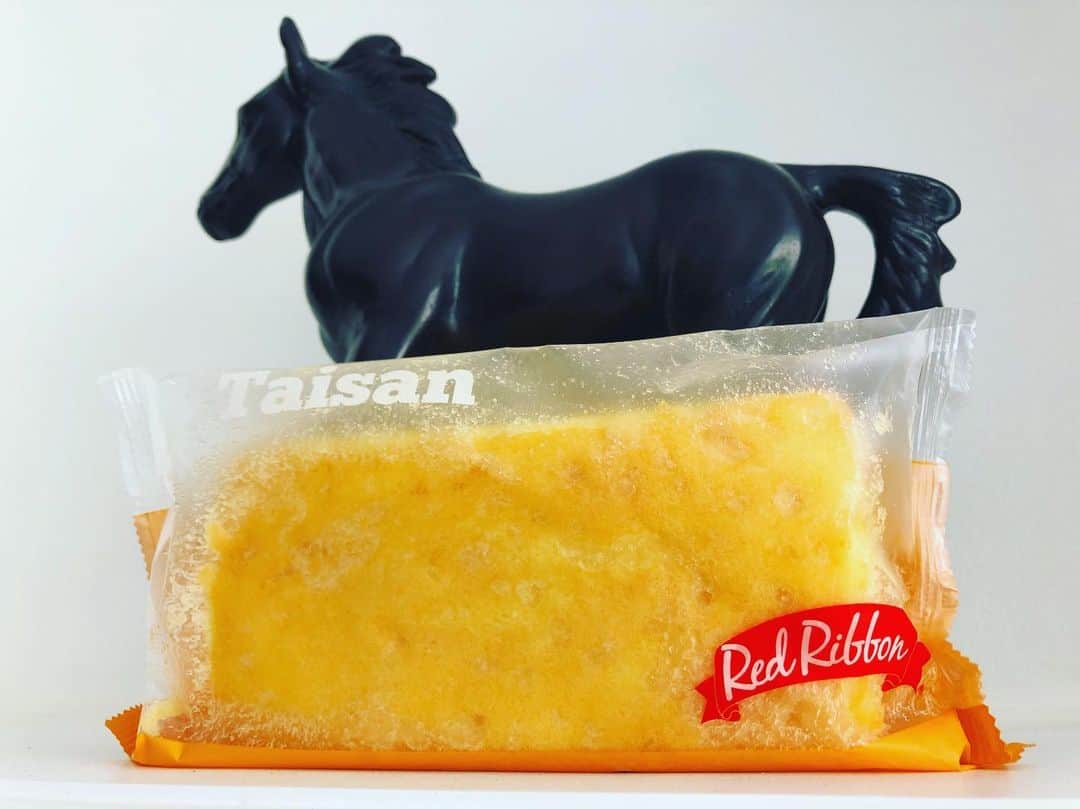 ポール・ソリアーノのインスタグラム：「really good sweet buttery, Taisan for merienda!! #ThrowbackTaisan @redribbonbakeshop」