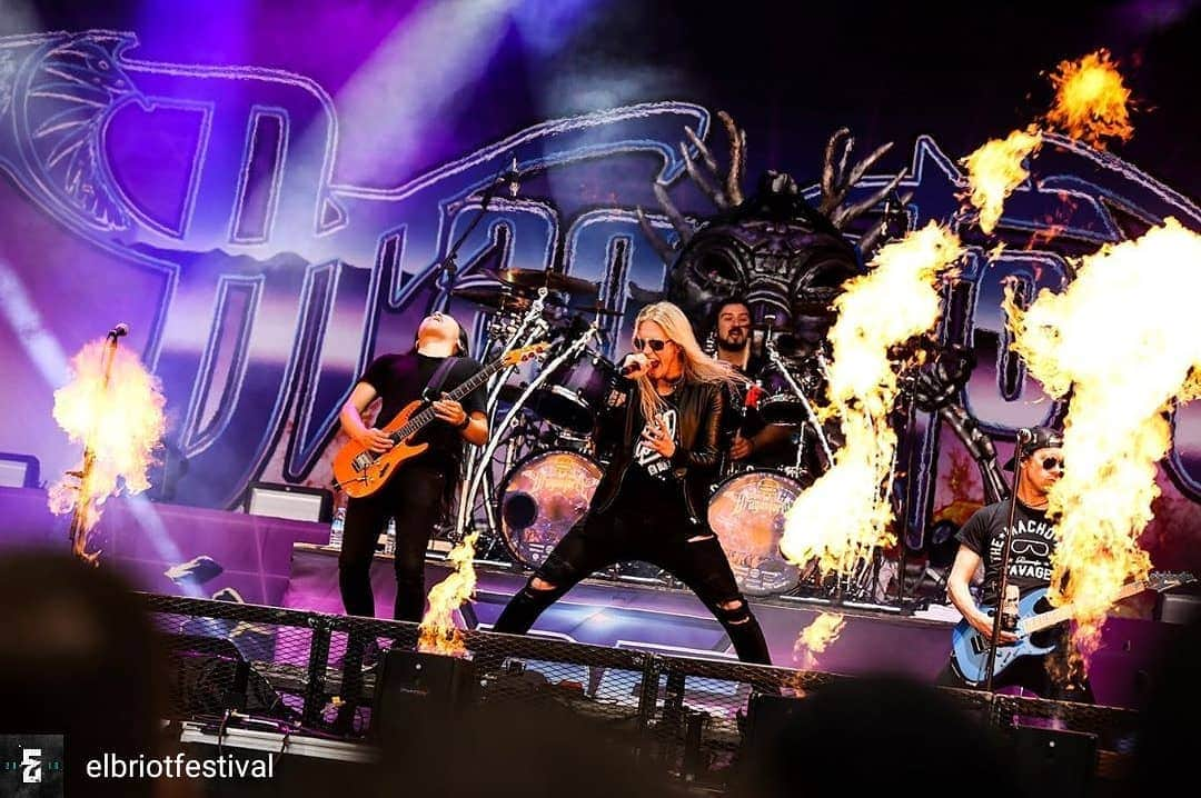 DragonForceさんのインスタグラム写真 - (DragonForceInstagram)「There is never enough fire with @dragonforcehq! More new music out this month!! . . . #dragonforce #extremepowermetal #heavymetal #powermetal #newalbum #tour #guitar #guitars #guitarsolo #shredguitar #guitarist #guitarhero #djent #synthwave #retrogaming #retroarcade #retroconsole #ironmaiden #sabaton #hammerfall #dragon」8月18日 18時14分 - dragonforcehq