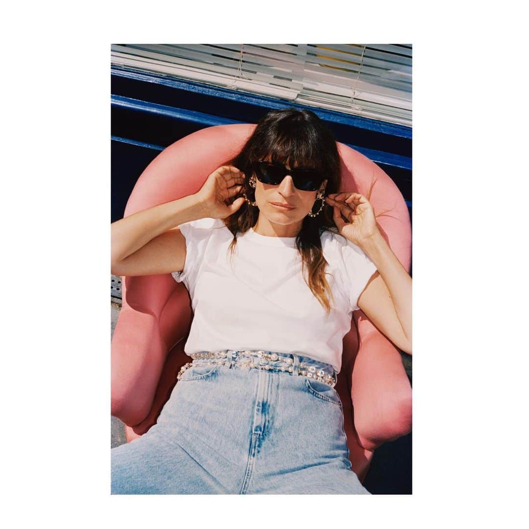 カロリーヌ・ド・メグレのインスタグラム：「🇩🇰 @eurowomandk by @rasmuswengkarlsen Stylism @victoriasaceanu Makeup @kat__reyes Hair @Ludovic.bordas Interview @anneliseeskesen @safemgmt」