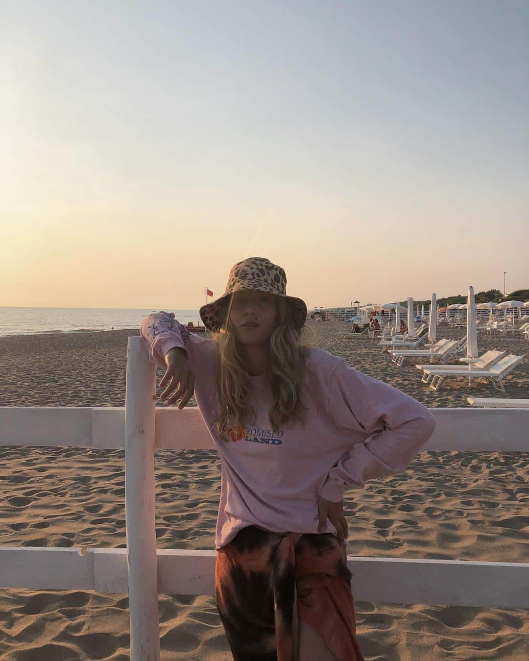 エレオノーラ・カリシさんのインスタグラム写真 - (エレオノーラ・カリシInstagram)「My promised land made up of days painted in pink and orange and a rare photo where I smile (scroll of course) ➿💞➿ #Summer2019 #Paestum」8月18日 18時23分 - eleonoracarisi