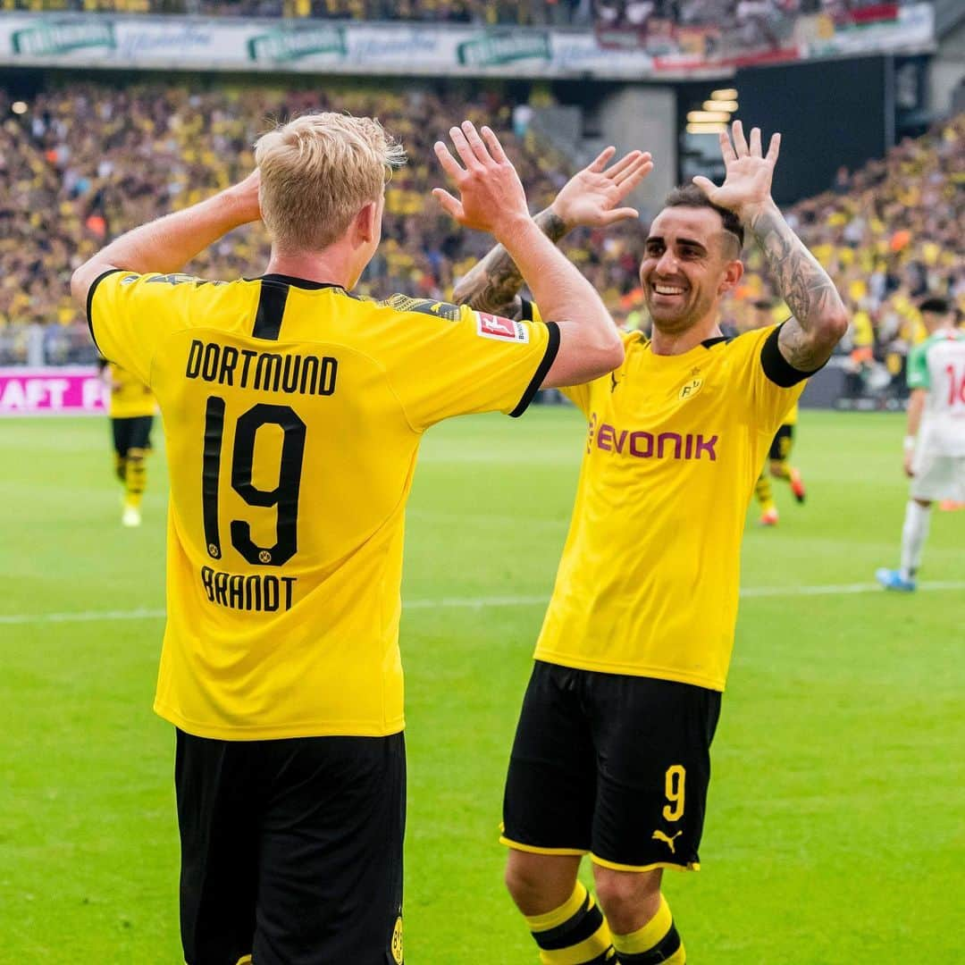 ボルシア・ドルトムントさんのインスタグラム写真 - (ボルシア・ドルトムントInstagram)「🤩 When you score the first goal for your new club and everybody joins your celebration. #bvb #borussiadortmund #dortmund #bundesliga #julianbrandt #celebration #firstgoal #💛」8月18日 18時25分 - bvb09