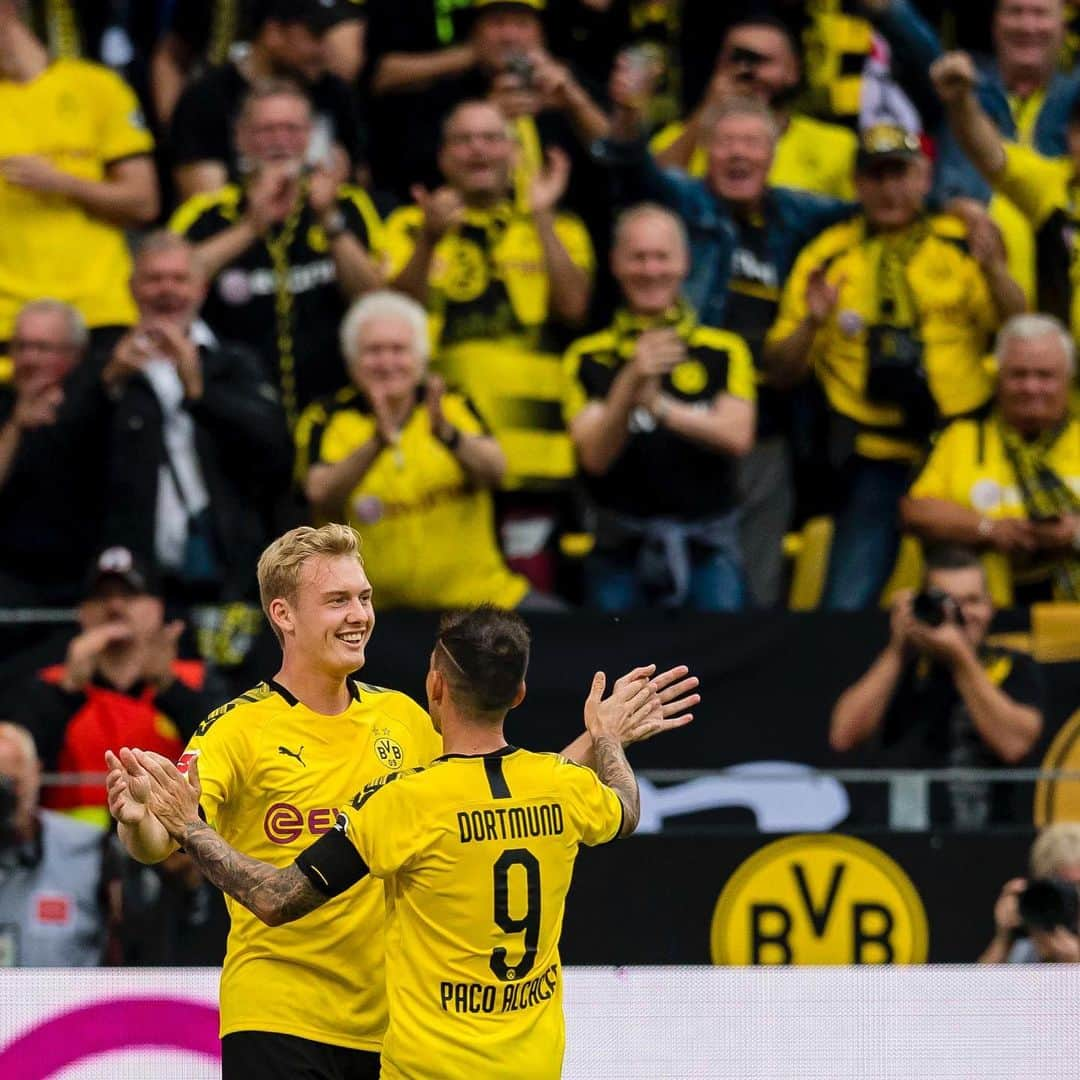 ボルシア・ドルトムントさんのインスタグラム写真 - (ボルシア・ドルトムントInstagram)「🤩 When you score the first goal for your new club and everybody joins your celebration. #bvb #borussiadortmund #dortmund #bundesliga #julianbrandt #celebration #firstgoal #💛」8月18日 18時25分 - bvb09