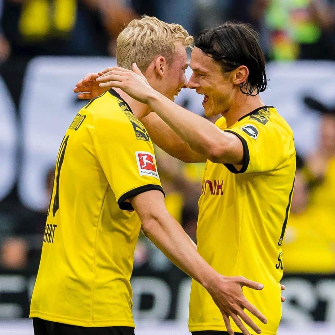 ボルシア・ドルトムントさんのインスタグラム写真 - (ボルシア・ドルトムントInstagram)「🤩 When you score the first goal for your new club and everybody joins your celebration. #bvb #borussiadortmund #dortmund #bundesliga #julianbrandt #celebration #firstgoal #💛」8月18日 18時25分 - bvb09