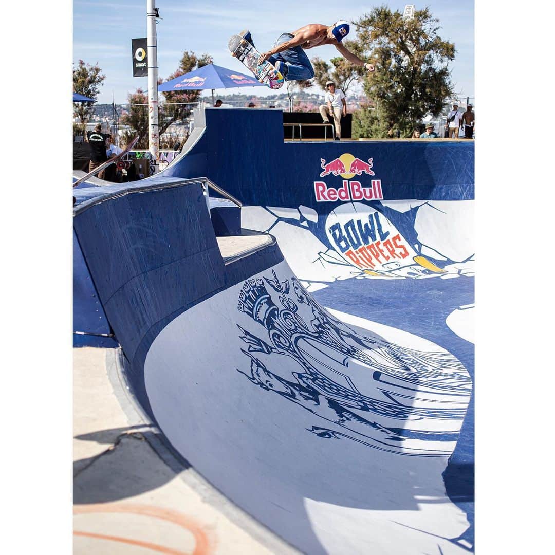 The Berricsさんのインスタグラム写真 - (The BerricsInstagram)「The #redbullbowlrippers day one is over and the top sixteen will move on to tomorrow’s semi final round. @chrisrussell_mbk qualified first with plenty on edge powerful moves and looks to step it up for the final rounds. @alexsorgente @danny_leon @jaimemateu @jake_wooten @luizfrancis.co and others will also be battling for the top spot. 📸 @daveswift01 #skateboardingisfun #berrics」8月18日 18時25分 - berrics