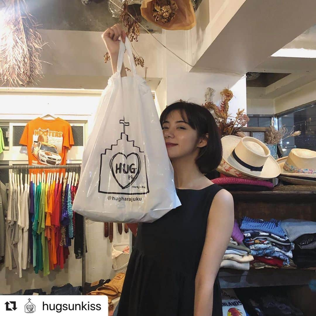 hugharajukuさんのインスタグラム写真 - (hugharajukuInstagram)「姉妹店 @hugsunkiss に池田エライザちゃんがご来店してくださいました☺️いつもありがとうございます♥ . #Repost @hugsunkiss with @make_repost ・・・ テレビや映画、雑誌など大活躍中の#池田エライザ  ちゃんがご来店💐💐 エライザちゃんが監督される映画も発表されましたね！公開が楽しみです💕 . ファッションも古着も大好きで今回も 夏から秋に使えるアイテムを沢山ゲットしてくださいました！！ 嬉しそうにゲットしてくれたアイテムを持ってるエライザちゃん、、可愛いすぎます😭💕 . お忙しい中、来ていただきいつもありがとうございます☺️ . @elaiza_ikd エライザちゃんのigも要チェックです！！ . #映画 #ドラマ #HUGSUNKISS #ハグサンキス #HUG2号店 #原宿古着屋 #東京 #原宿 #表参道 #ヴィンテージショップ #ヴィンテージファッション #古着 #古着屋 #おしゃれさんと繋がりたい #l4l #f4f #原宿駅から徒歩7分  #芸能人 #モデル #かわいい #オシャレ お問い合わせはコチラまで！ 📩→hug.89.n@gmail.com ※当アカウントに掲載されている画像等の無断転載はご遠慮下さい。」8月18日 18時28分 - hug_sunkiss