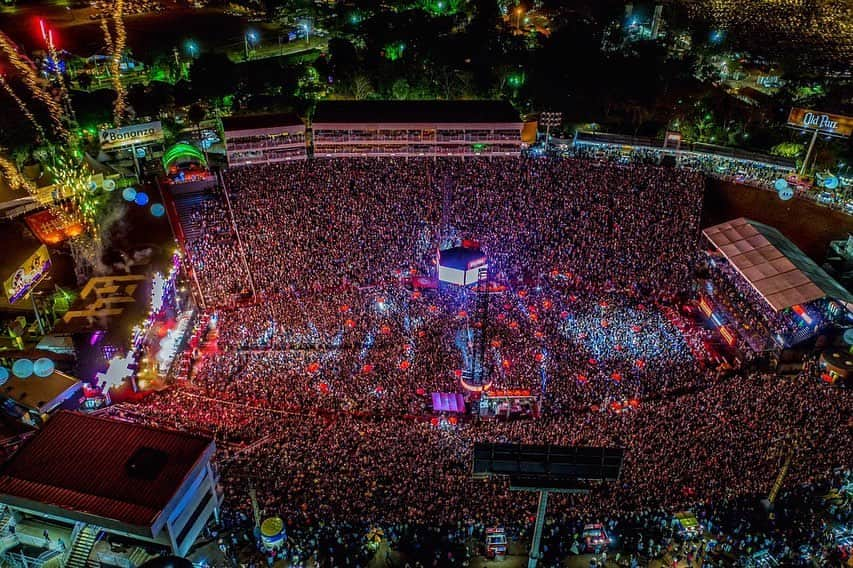 グスタボ・リマさんのインスタグラム写真 - (グスタボ・リマInstagram)「Mais um show histórico... Obrigado as mais de 60 mil pessoas comigo em Barretos-SP!!! Que alegria poder estar nessa grande arena, próximo sábado (24) estarei de volta, e quero bater o nosso próprio record de público ok?! Bom dia!!! #FalaComigoBB」8月18日 18時45分 - gusttavolima