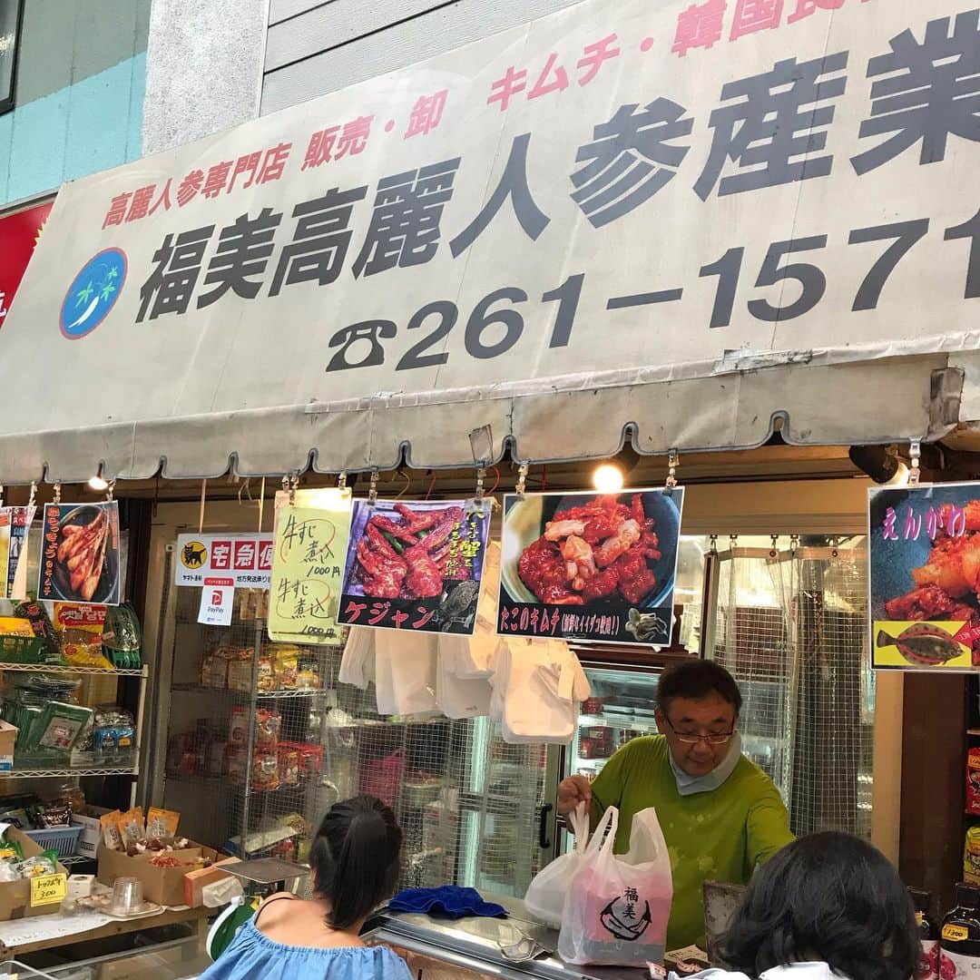 増山敬子さんのインスタグラム写真 - (増山敬子Instagram)「こないだお祖母ちゃん宅にお泊まりに行った時に行った、商店街が楽しすぎてね、安くて、美味しそうなものばかりで🤤特に魚屋さんとか最高でした！！ 韓国料理のケジャンここめちゃくちゃ美味しかったよー！ 野菜も安いし最高だな！#横浜 プールにリサイクルショップと、遊びに買い物にダラダラ〜っと過ごしました😪 #ワンピース #ronherman#ロンハーマン  #ネックレス #chromehearts#クロムハーツ #ビーチサンダル #手作り」8月18日 18時48分 - keikomasuyama