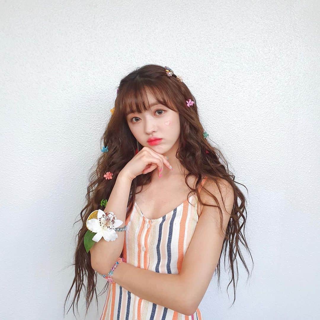 OH MY GIRLさんのインスタグラム写真 - (OH MY GIRLInstagram)「🍒 ⠀ #오마이걸 #OHMYGIRL #유아 #BUNGEE #번지」8月18日 18時50分 - wm_ohmygirl