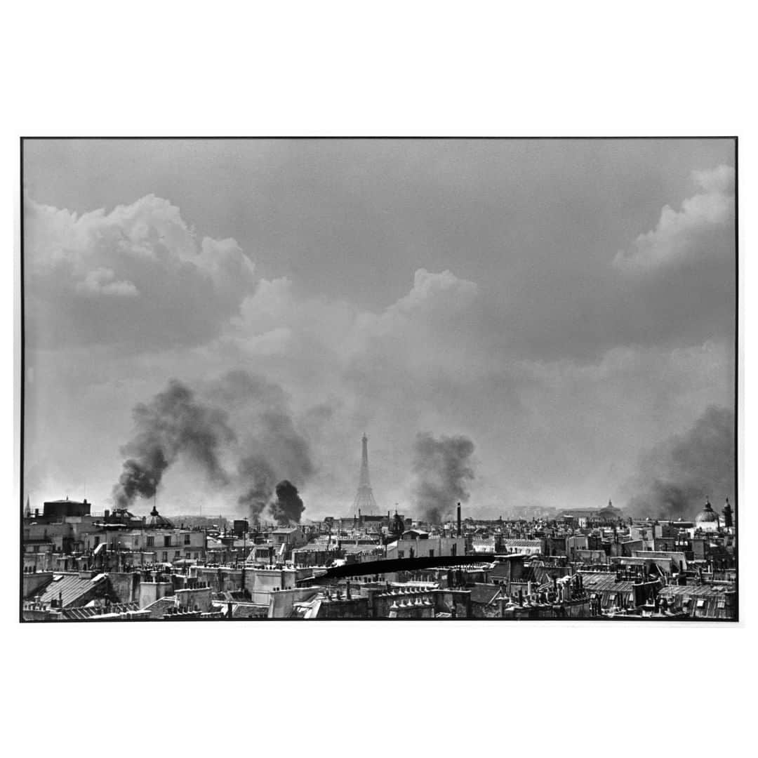 Magnum Photosさんのインスタグラム写真 - (Magnum PhotosInstagram)「Today on Magnum: Ahead of the 75th anniversary of the Liberation of Paris during World War II, we look back on the historic scenes documented by three of the four Magnum Photos co-founders. Link in bio. . PHOTO: Paris, France. August 22-25, 1944. . © #HenriCartierBresson/#MagnumPhotos . #CartierBresson @fondationhcb #WorldWarII #LiberationofParis」8月18日 19時00分 - magnumphotos