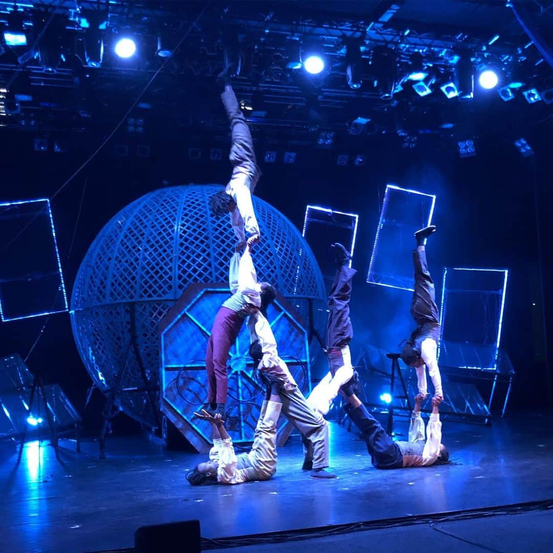 シネイド・ケアーさんのインスタグラム写真 - (シネイド・ケアーInstagram)「Amazing and beautiful performances at @CirqueBerserk @edfringe 💪🏻👏🏻 #inclusion」8月18日 19時11分 - sineadskate